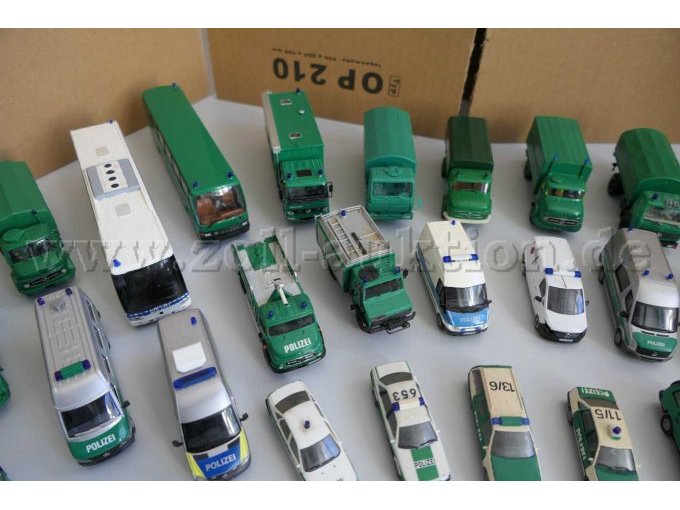 1 Konvolut aus 103 verschiedenen Polizeifahrzeug Modellen, PKW und LKW 1:87 – foto 5 – kavel bij Zoll-Auktion, Halle (Saale)