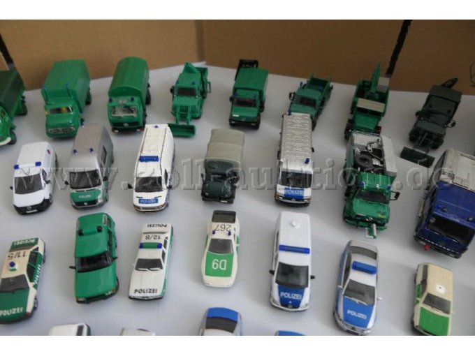 1 Konvolut aus 103 verschiedenen Polizeifahrzeug Modellen, PKW und LKW 1:87 – foto 7 – kavel bij Zoll-Auktion, Halle (Saale)