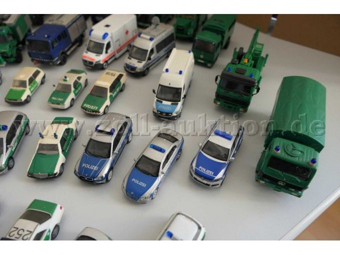 1 Konvolut aus 103 verschiedenen Polizeifahrzeug Modellen, PKW und LKW 1:87 – foto 9 – kavel bij Zoll-Auktion, Halle (Saale)