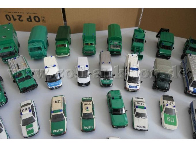 1 Konvolut aus 103 verschiedenen Polizeifahrzeug Modellen, PKW und LKW 1:87 – foto 6 – kavel bij Zoll-Auktion, Halle (Saale)