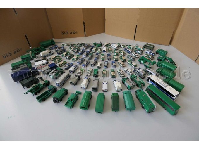 1 Konvolut aus 103 verschiedenen Polizeifahrzeug Modellen, PKW und LKW 1:87 – foto 2 – kavel bij Zoll-Auktion, Halle (Saale)