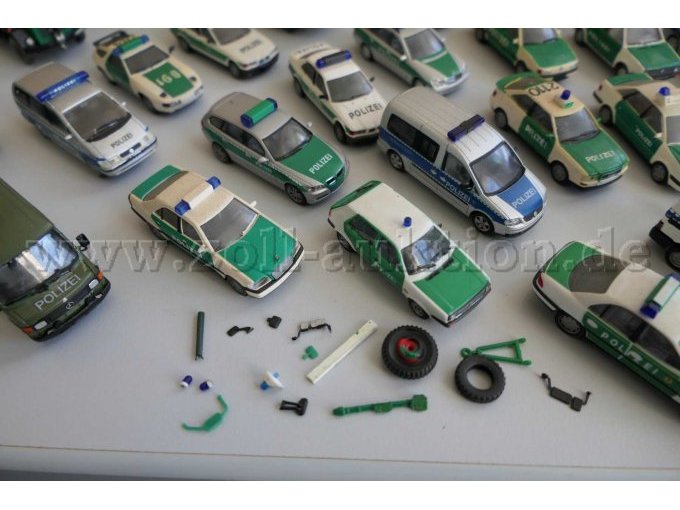 1 Konvolut aus 103 verschiedenen Polizeifahrzeug Modellen, PKW und LKW 1:87 – foto 14 – kavel bij Zoll-Auktion, Halle (Saale)