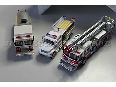 Konvolut aus 3 Feuerwehrfahrzeugmodellen Gesamtansicht