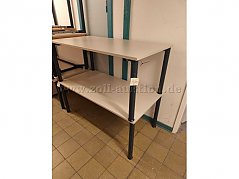 2 von 3 Schreibtische