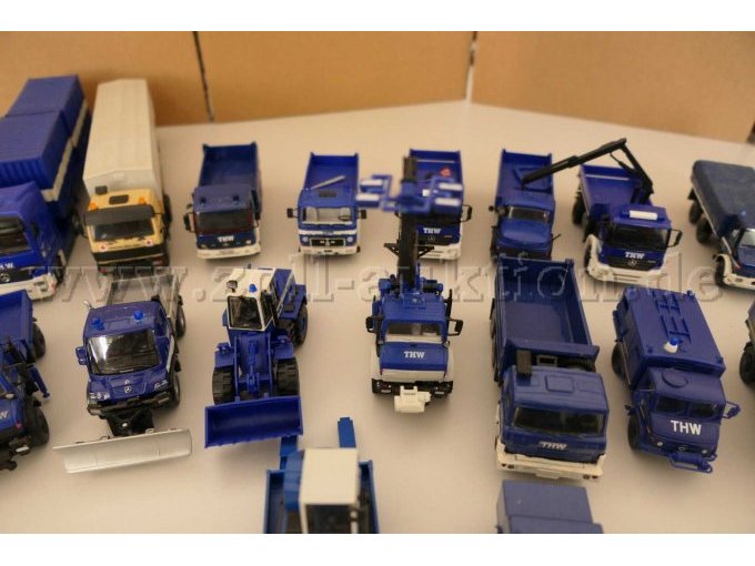 1 set van 40 verschillende modellen van THW-hulpvoertuigen, schaal 1:87 – foto 10 – kavel bij Zoll-Auktion, Halle (Saale)