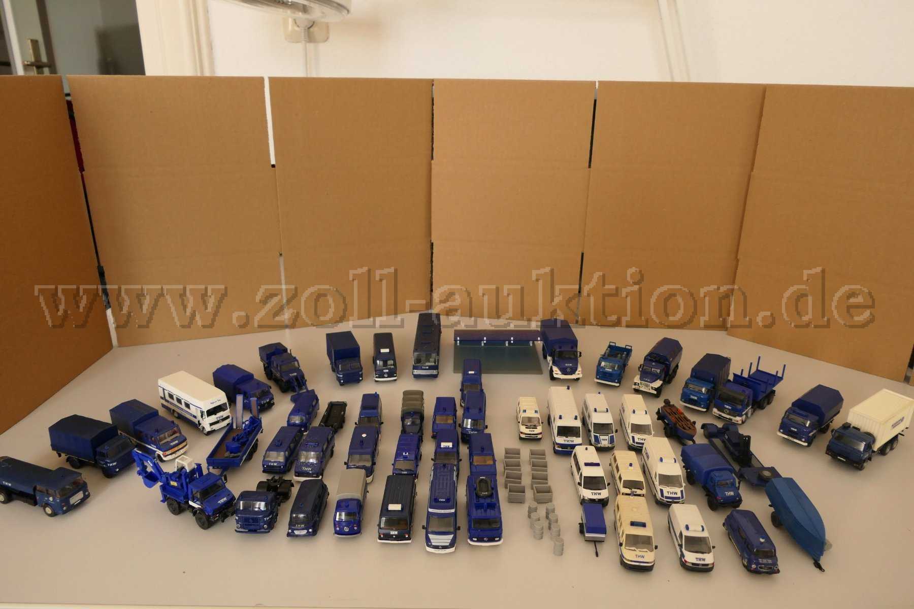 1 partij van 49 verschillende THW voertuigmodellen met accessoires, 1:87