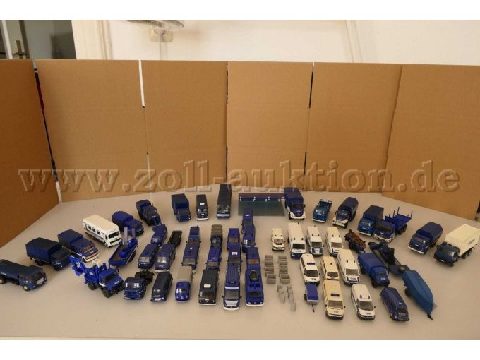 1 Konvolut aus 49 verschiedenen THW Fahrzeug Modellen mit Zubehör, 1:87 – kavel bij Zoll-Auktion, Halle (Saale)