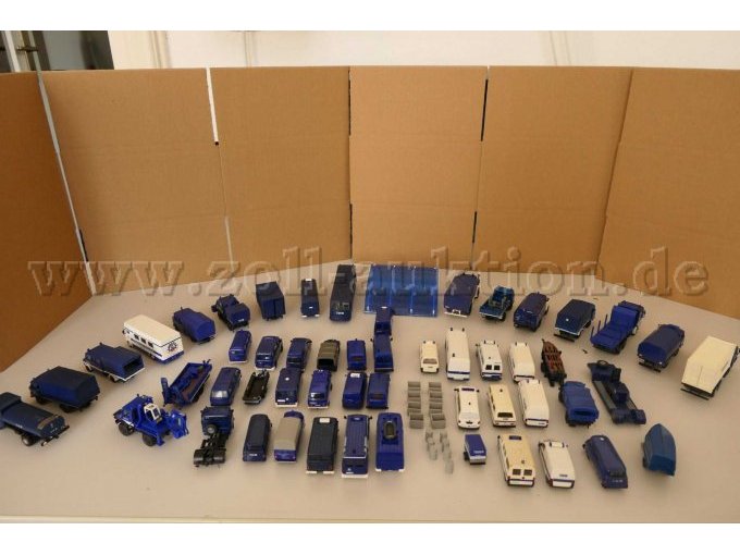 1 set bestaande uit 49 verschillende THW-voertuigmodellen met toebehoren, schaal 1:87 – foto 2 – kavel bij Zoll-Auktion, Halle (Saale)
