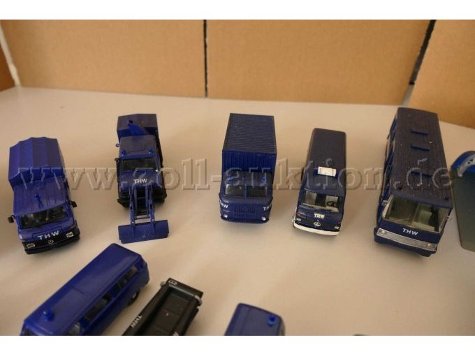 1 set bestaande uit 49 verschillende THW-voertuigmodellen met toebehoren, schaal 1:87 – foto 4 – kavel bij Zoll-Auktion, Halle (Saale)