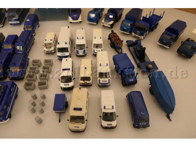1 set bestaande uit 49 verschillende THW-voertuigmodellen met toebehoren, schaal 1:87 – foto 7 – kavel bij Zoll-Auktion, Halle (Saale)
