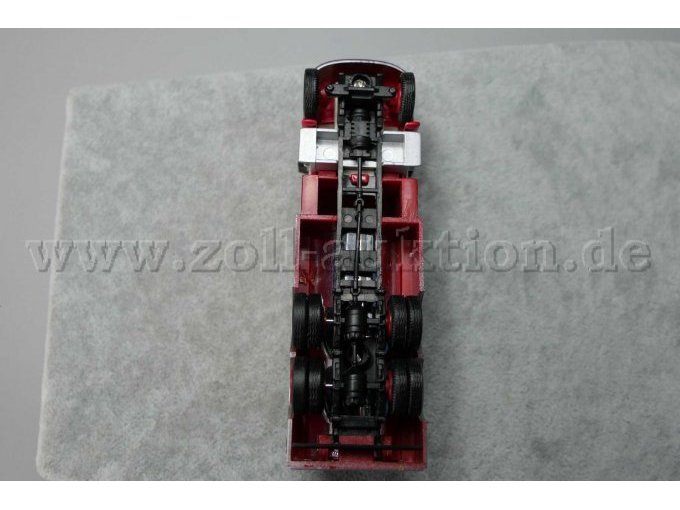 Feuerwehrfahrzeug T6 Tank/ Pump Ansicht von unten