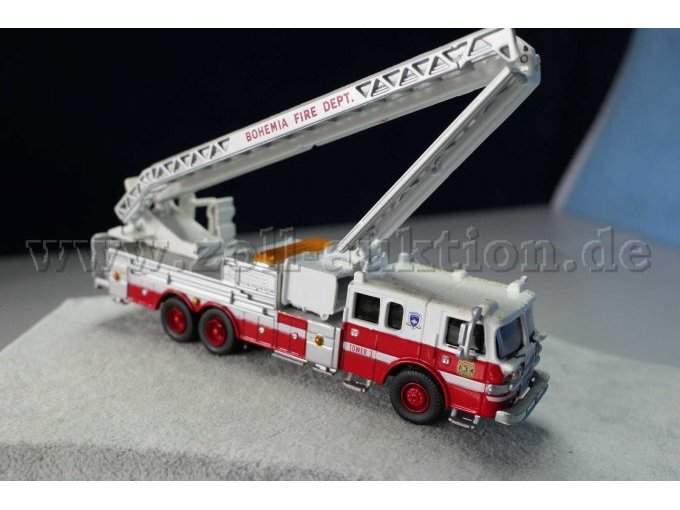 Feuerwehrfahrzeug - Bohemia Fire Department Ansicht von der Seite