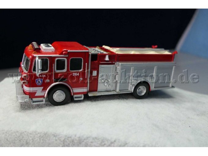 Feuerwehrfahrzeug Doppelkabine Ansicht von der Seite