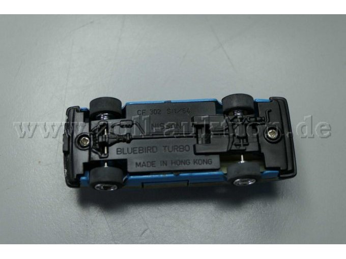 Nissan Bluebird Turbo CF 302 Ansicht von unten