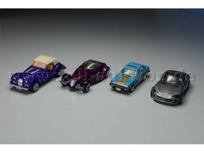 Konvolut aus 4 Modellautos verschiedener Hersteller Gesamtansicht