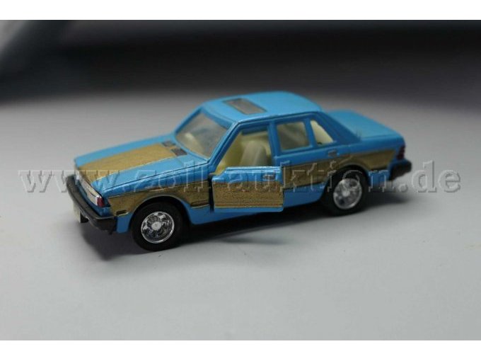 Nissan Bluebird Turbo CF 302 Ansicht von der Seite