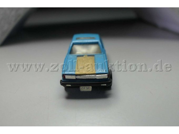 Nissan Bluebird Turbo CF 302 Ansicht von vorne