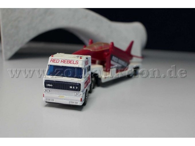 Matchbox Sattelzug Flugzeugtransporter mit Flugzeug Ansicht von vorne