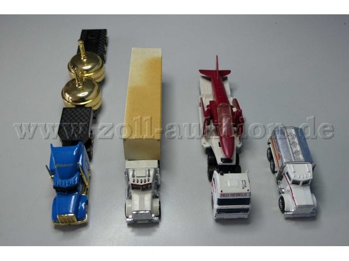 Konvolut aus 4 Modellfahrzeugen verschiedener Hersteller