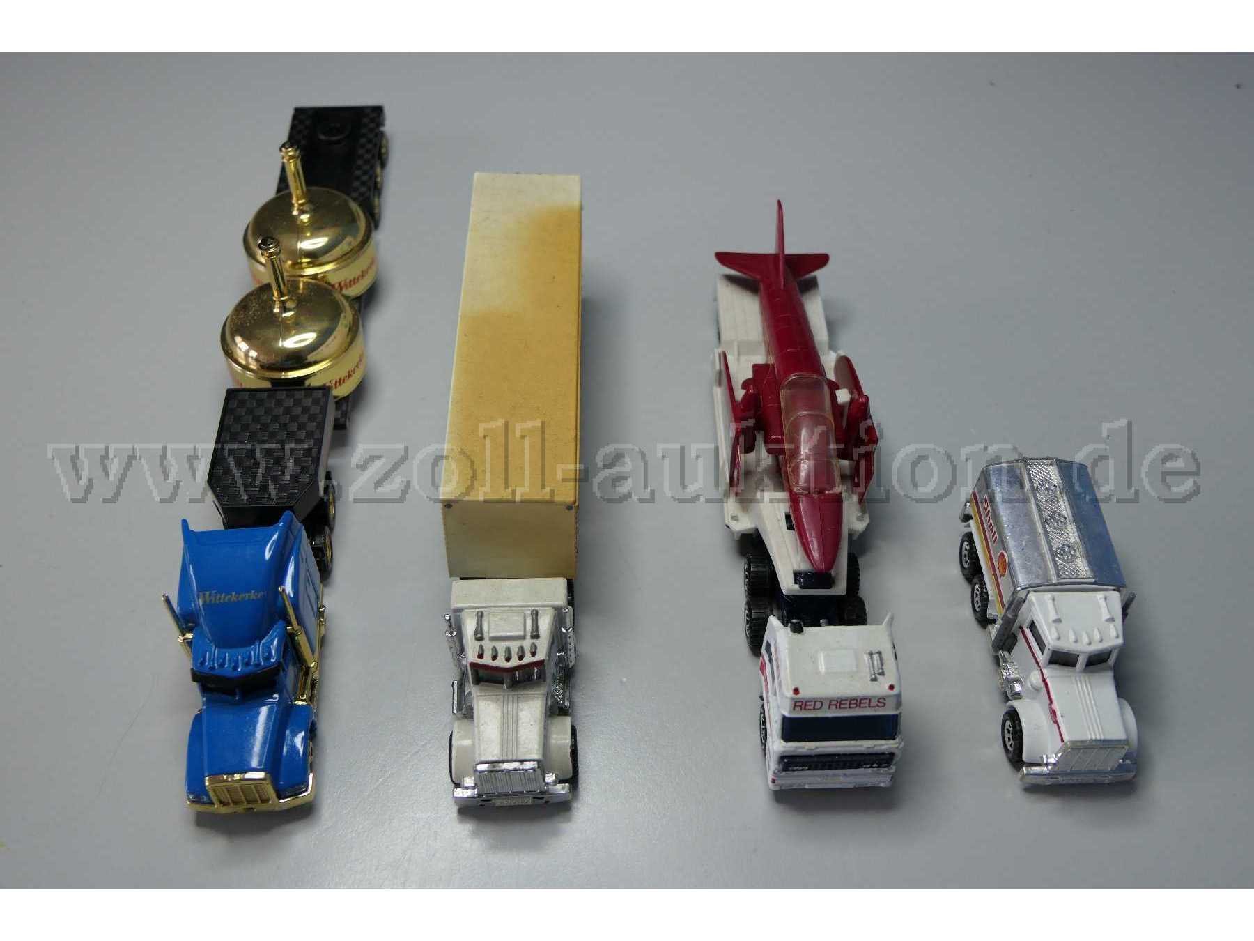 Konvolut aus 4 Modellfahrzeugen verschiedener Hersteller