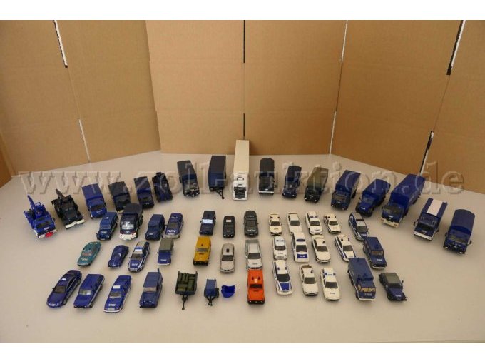 1 Konvolut aus 50 verschiedenen THW Einsatzfahrzeug Modellen, 1:87 – kavel bij Zoll-Auktion, Halle (Saale)