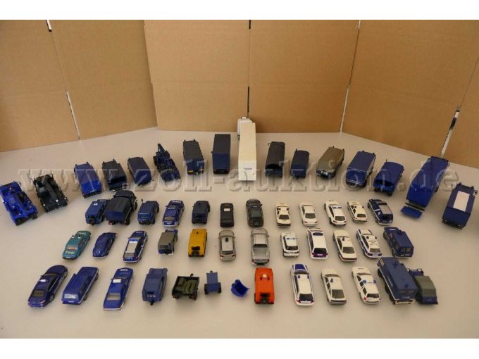 1 set van 50 verschillende modellen van THW-hulpvoertuigen, schaal 1:87 – foto 8 – kavel bij Zoll-Auktion, Halle (Saale)
