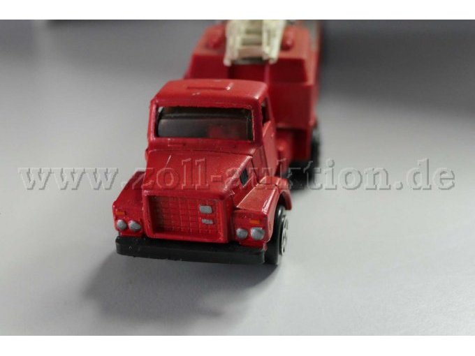 Guisval Sattelzug Feuerwehr Leiter Ansicht von vorne