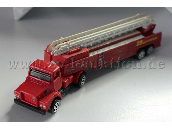 Guisval Sattelzug Feuerwehr Leiter Ansicht von der Seite