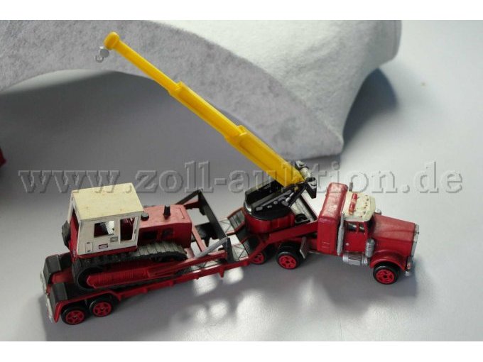 Guisval Sattelzug mit Kran und Bulldozer Ansicht von oben