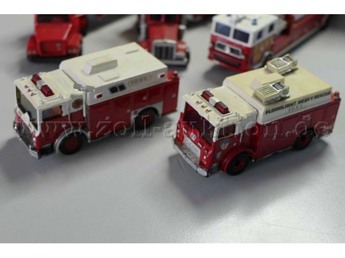 2 Matchbox Mack Fire Truck (Eigenkreation) Ansicht von der Seite