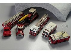 Konvolut aus 5 Feuerwehrfahrzeugmodellen Gesamtansicht