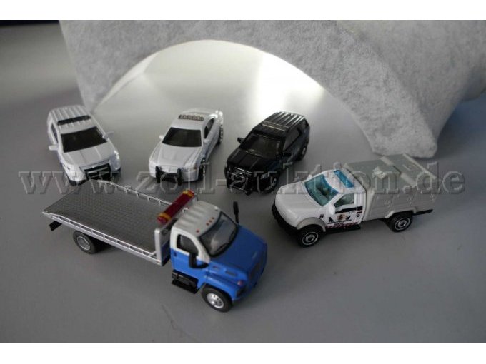 Konvolut aus 5 Us-Fahrzeugmodellautos Gesamtansicht