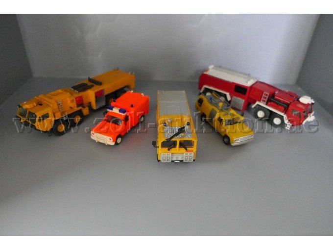 Konvolut aus 5 verschiedenen Feuerwehrfahrzeug Modellen, 1:87 Gesamtansicht
