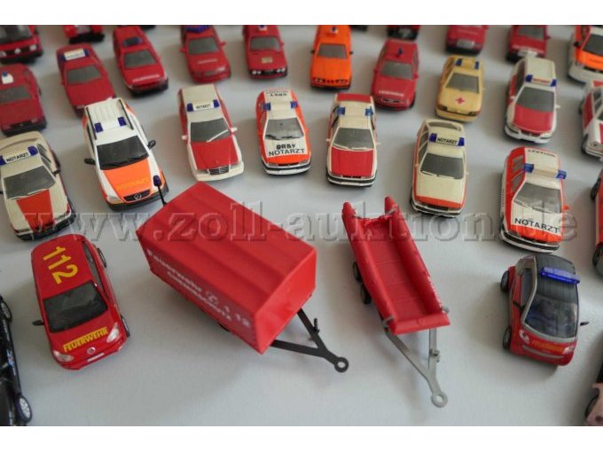 1 Konvolut aus 61 verschiedenen Feuerwehrfahrzeug Modellen, 1:87 – foto 11 – kavel bij Zoll-Auktion, Halle (Saale)