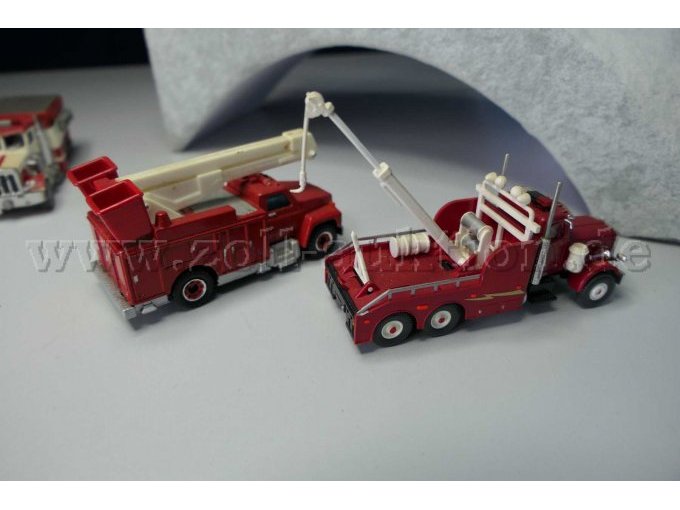Ford Utility Truck und Kenworth Abschleppwagen