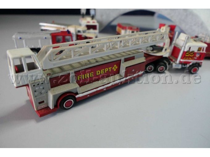 Feuerwehr Leiterwagen, Fire Dept Ansicht von der Seite