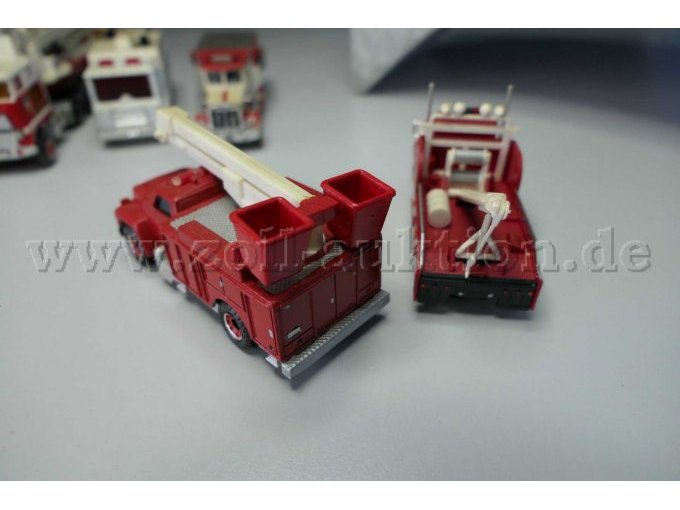 Ford Utility Truck und Kenworth Abschleppwagen