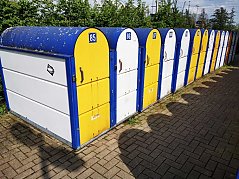 -Fahrradboxen 85-98 in einer Reihe
-8 Türen weiß, 6 Türen orange
-hauptsächlich Doppelboxen
