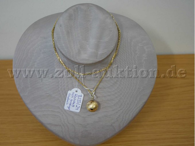 Goldhalskette mit Weltkugelanhänger