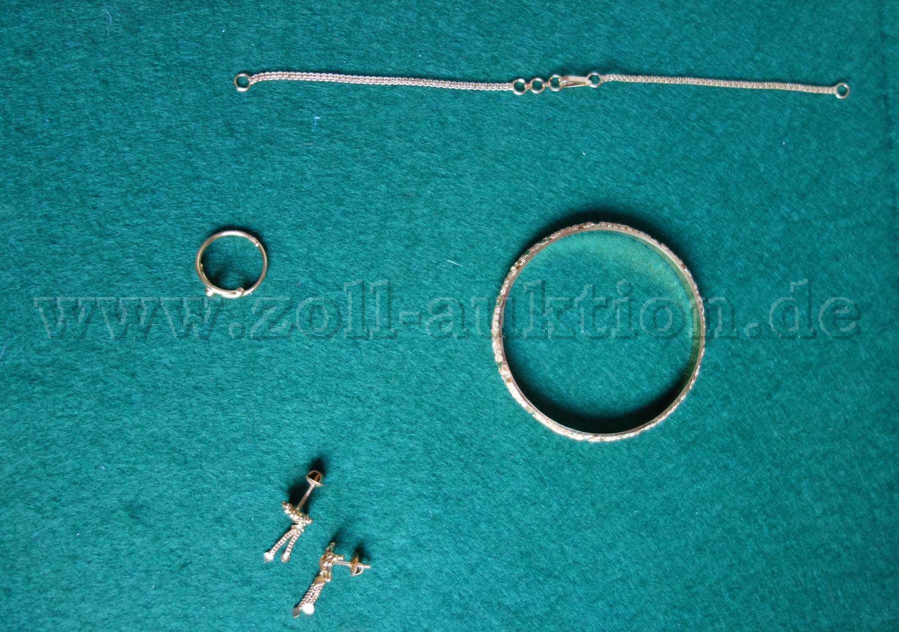 1 Konvolut aus Ohr- und Armschmuck, Ring, Verlängerungseinheit 916/- GG / 22 Karat