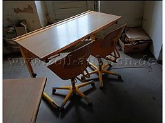 Tischbeispiel mit zwei Stühlen