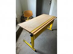 Tisch mit Stuhl