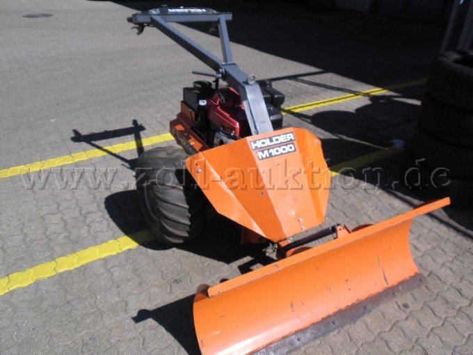 Holder M1000
mit Pflug