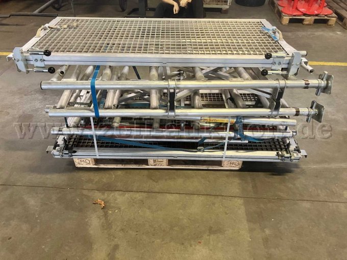 Arbeitsbühne geklappt