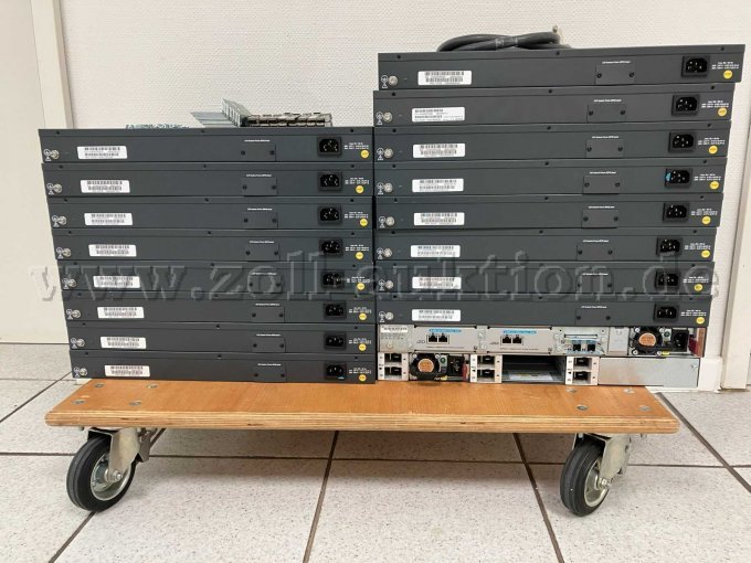 Konvolut 17 Switches und Zubehör Rückansicht