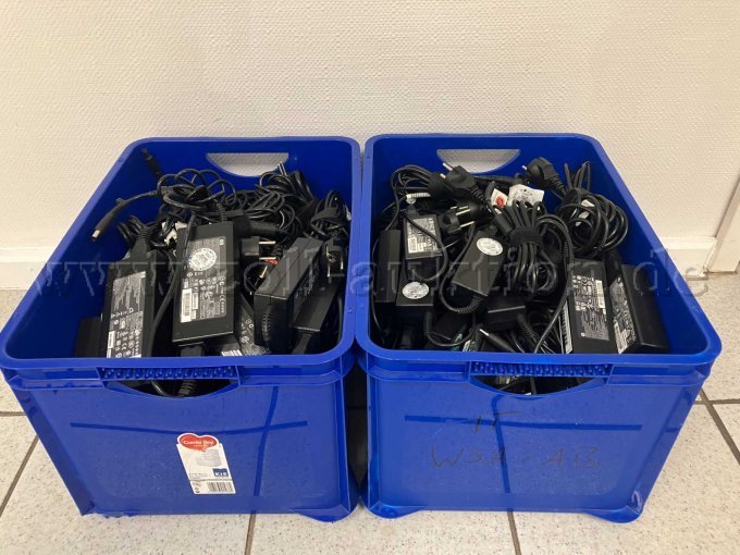 Ansicht HP ProBook und Docking Station Netzteile