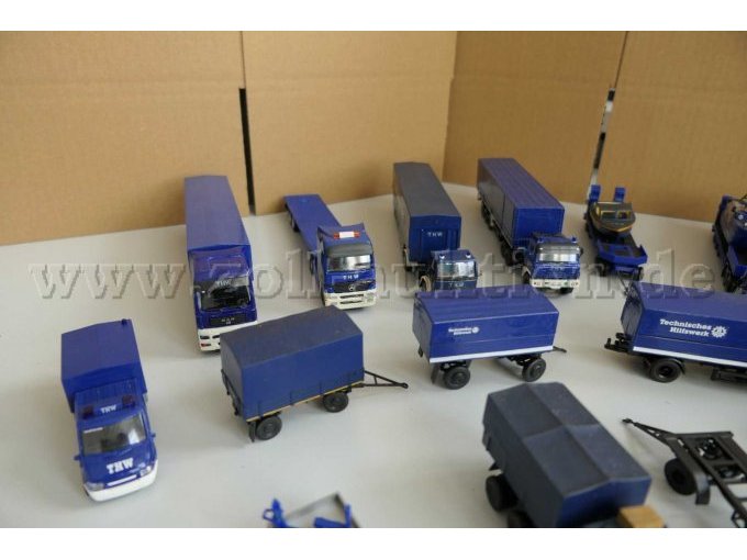 1 Konvolut mit 26 THW-Fahrzeug Modellen, 1:87 – foto 11 – kavel bij Zoll-Auktion, Halle (Saale)