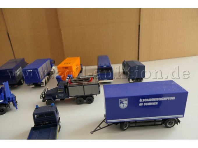 1 Konvolut mit 26 THW-Fahrzeug Modellen, 1:87 – foto 7 – kavel bij Zoll-Auktion, Halle (Saale)