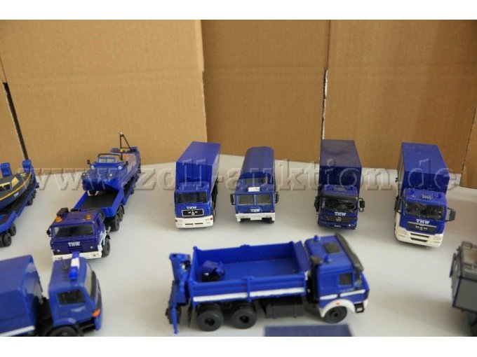 1 Konvolut mit 26 THW-Fahrzeug Modellen, 1:87 – foto 16 – kavel bij Zoll-Auktion, Halle (Saale)