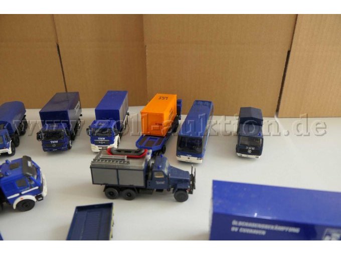 1 Konvolut mit 26 THW-Fahrzeug Modellen, 1:87 – foto 17 – kavel bij Zoll-Auktion, Halle (Saale)